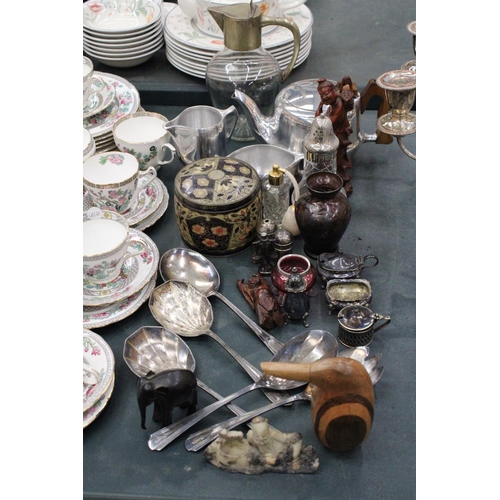 155 - A MIXED LOT TO INCLUDE A CRANBERRY BOWL WITH HALLMARKED SILVER RIM - FOOT A/F, A PICQUOT WARE TEASET... 