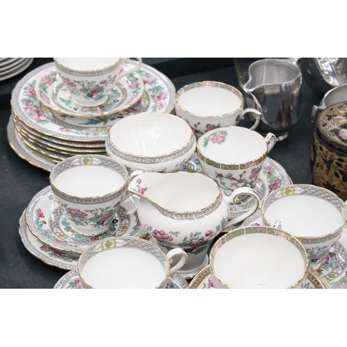 156 - A VINTAGE AYNSLEY 'INDIAN TREE' TEASET TO INCLUDE, A CREAM JUG, SUGAR BOWL, CUPS, SAUCERS AND SIDE P... 