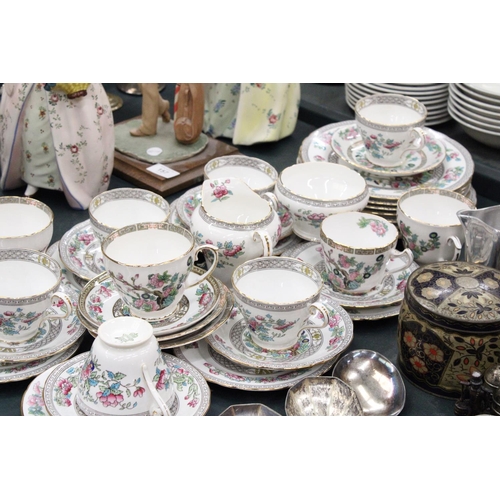 156 - A VINTAGE AYNSLEY 'INDIAN TREE' TEASET TO INCLUDE, A CREAM JUG, SUGAR BOWL, CUPS, SAUCERS AND SIDE P... 