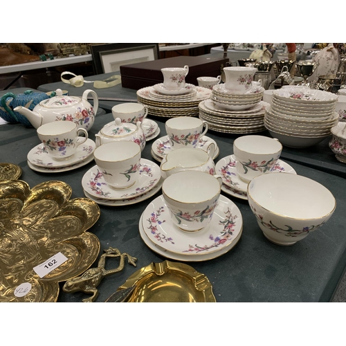 161 - A VINTAGE WEDGWOOD 'DEVON SPRAYS', TEASET TO INCLUDE A TEAPOT, A SUGAR BOWL, CREAM JUG, CUPS, SAUCER... 