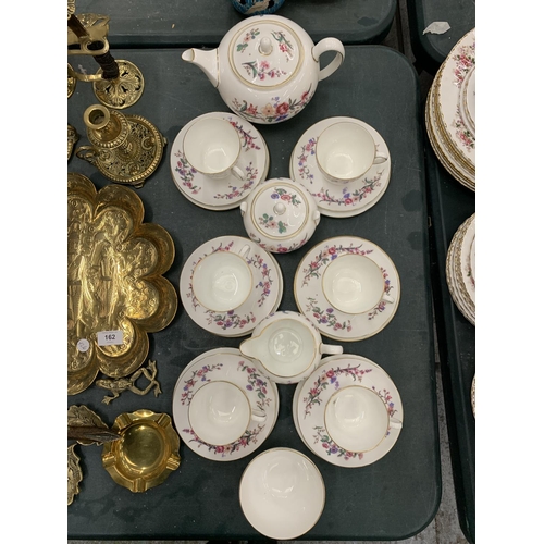 161 - A VINTAGE WEDGWOOD 'DEVON SPRAYS', TEASET TO INCLUDE A TEAPOT, A SUGAR BOWL, CREAM JUG, CUPS, SAUCER... 