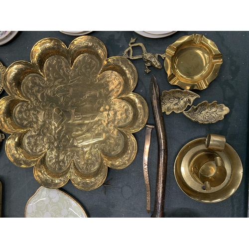 162 - A COLLECTION OF VINTAGE BRASSWARE TO INCLUDE TWO PAIRS OF CANDLESTICKS, ONE WITH KNIVES, THE OTHER W... 