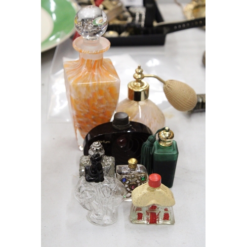 190 - FOUR SMALL VINTAGE SCENT BOTTLES AND FOUR LARGER