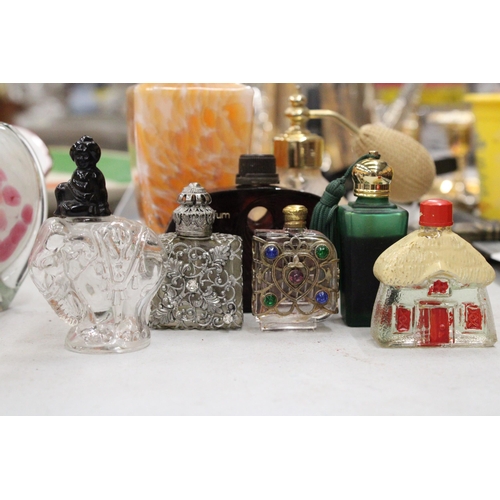 190 - FOUR SMALL VINTAGE SCENT BOTTLES AND FOUR LARGER