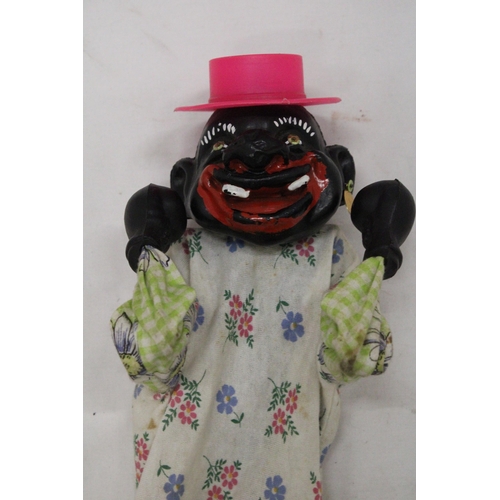 222 - A 1960S UNUSUAL PUNCHING PUPPET WITH MANUALLY OPERATED LEVERS INSIDE