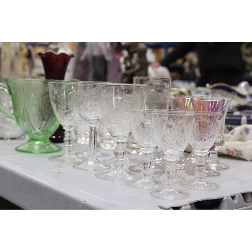 223 - A MIXED LOT OF GLASSWARE TO INCLUDE PORT GLASSES, SHERRY GLASSES, TUMBERS ETC