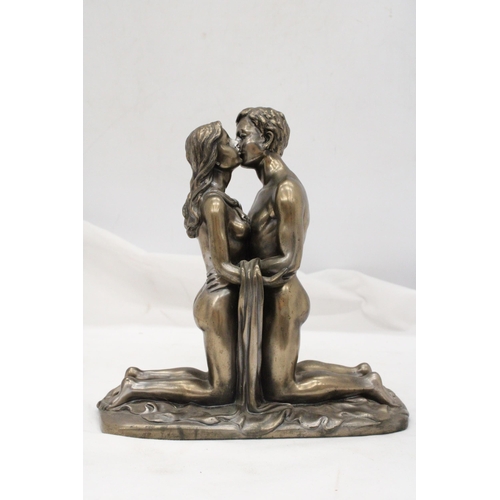 225 - A HEAVY EROTIC STATUETTE ON BASE - APPROXIMATELY 27CM HIGH