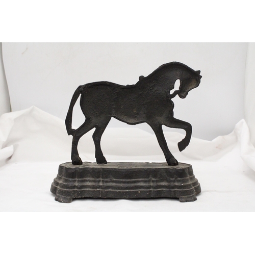 230 - A VICTORIAN BLACK CAST IRON HORSE DOOR STOP - APPROXIMATELY 23CM X 23CM