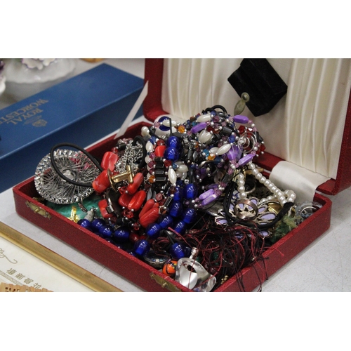 252 - A BOX CONTAINING VINTAGE COSTUME JEWELLERY TO INCLUDE BROOCHES, RINGS, NECKLACES, ETC.,