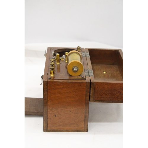 271 - A VINTAGE ELECTRONIC MEDICAL APPLIANCE - IN OAK CASE