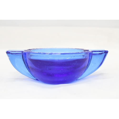 278 - A WW2, CHUNKY BLUE GLASS ASHTRAY, EMBOSSED WITH THE WORDS, 'NEVER WAS SO MUCH, OWED BY SO MANY, TO S... 