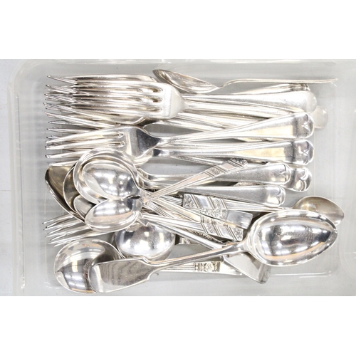 279 - A QUANTITY OF VINTAGE FLATWARE