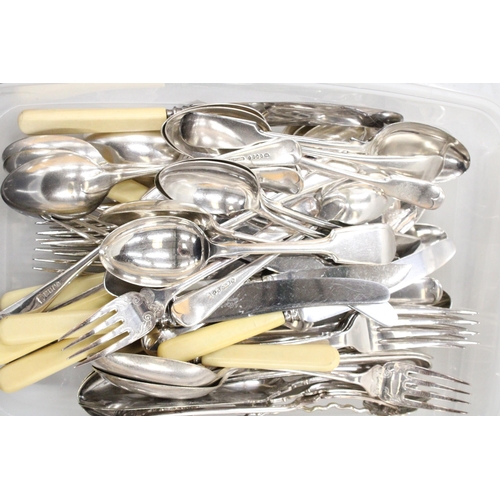 279 - A QUANTITY OF VINTAGE FLATWARE