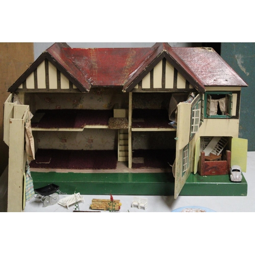 505A - A VINTAGE DOLL'S HOUSE TO INCLUDE SOME ACCESSORIES PLUS A GARDEN ACCESSORIES, NEEDS MINOR RESTORATIO... 