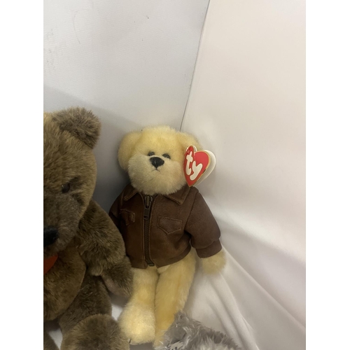 385 - AN ASSORTMENT OF TEDDY BEARS TO INCLUDE TY BEANIE BABIES, MERRYTHOUGHT AND A LAMA ETC