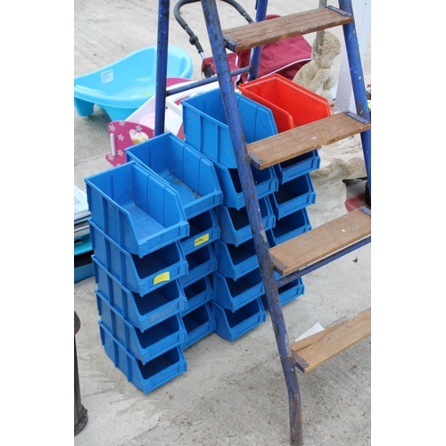 1880 - A FIVE RUNG STEP LADDER AND A N ASSORTMENT OF PLASTIC STACKING LIN BINS