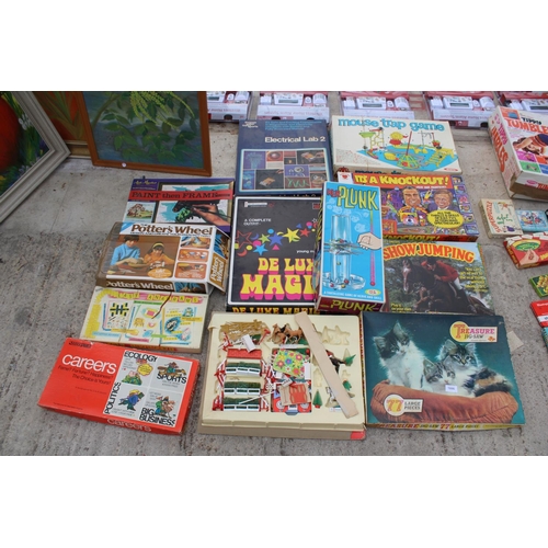 1886 - AN ASSORTMENT OF RETRO BOARD GAMES TO INCLUDE KERPLUNK, MOUSE TRAP AND SHOWJUMPING ETC