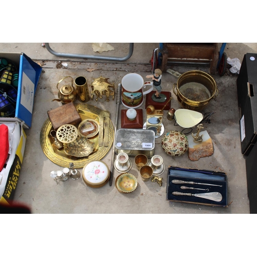 1900 - AN ASSORTMENT OF ITEMS TO INCLUDE BRASS FIGURES, CERAMICS AND A SMALL KNITTING SET ETC