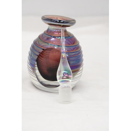 204 - AN IRRIDESCENT GLASS SCENT BOTTLE, HEIGHT 16CM