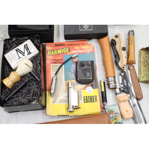 209 - A MIXED LOT TO INCLUDE A GENTLEMAN'S GROOMING KIT, CASED, LIGHTERS, A MAGNIFIER, PENKNIVES, A DESK C... 