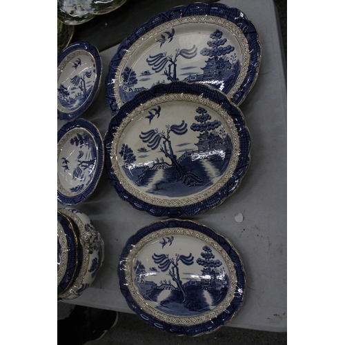 221 - A LARGE QUANTITY OF BOOTH'S, 'REAL OLD WILLOW' DINNER WARE TO INCLUDE VARIOUS SIZES OF PLATES, SOUP ... 