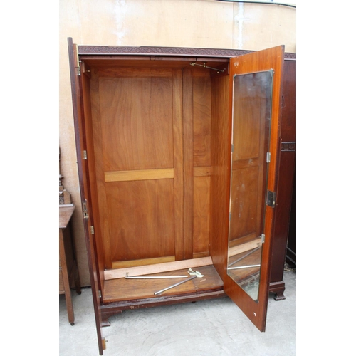 3086 - A MID 20TH CENTURY MAHOGANY THREE DOOR WARDROBE, 59