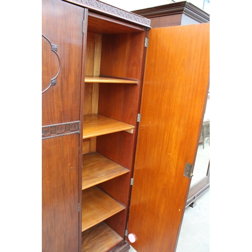 3086 - A MID 20TH CENTURY MAHOGANY THREE DOOR WARDROBE, 59