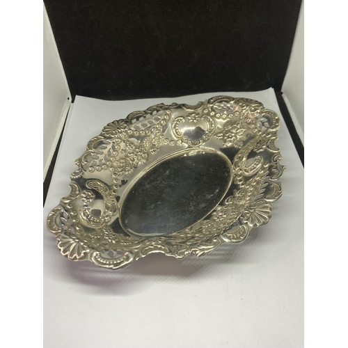 98 - A DECORATIVE HALLMARKED SHEFFIELD  SILVER DISH GROSS WEIGHT 124 GRAMS