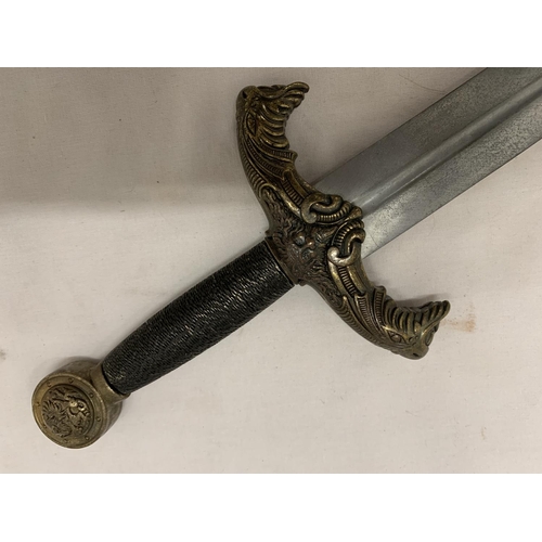 188 - A HEAVY MYTHOLOGY LONG DAGGER, LENGTH 42CM