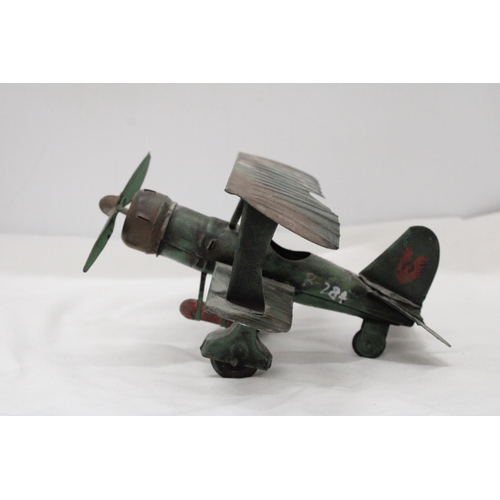 195 - A U.S.A TIN PLATE BI-PLANE APPROXIMATELY 13CM HIGH BY 23CM LONG