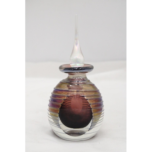 204 - AN IRRIDESCENT GLASS SCENT BOTTLE, HEIGHT 16CM