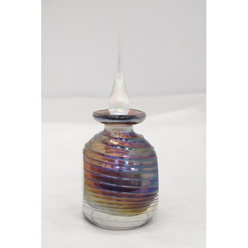 204 - AN IRRIDESCENT GLASS SCENT BOTTLE, HEIGHT 16CM