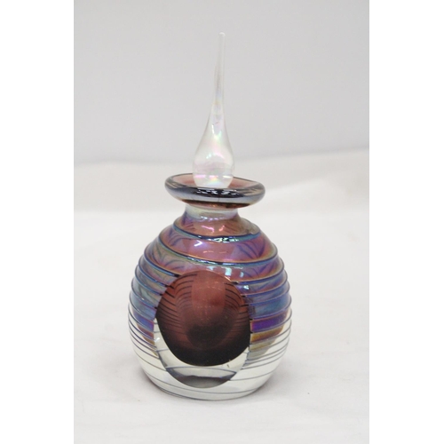 204 - AN IRRIDESCENT GLASS SCENT BOTTLE, HEIGHT 16CM