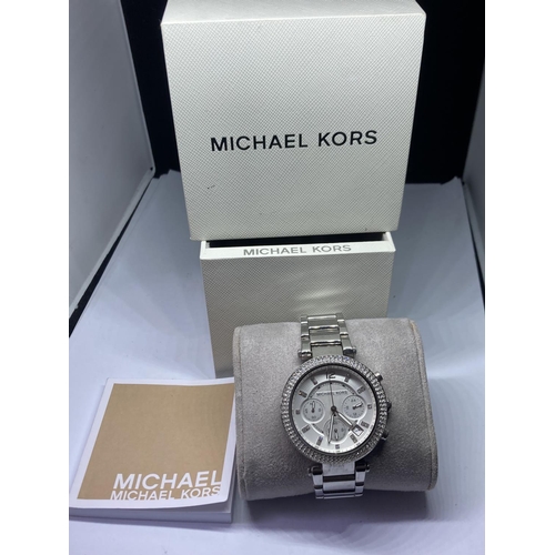 602A - A MICHAEL KORS WRIST WATCH IN A PRESENTATION BOX SEEN WORKING BUT NO WARRANTY