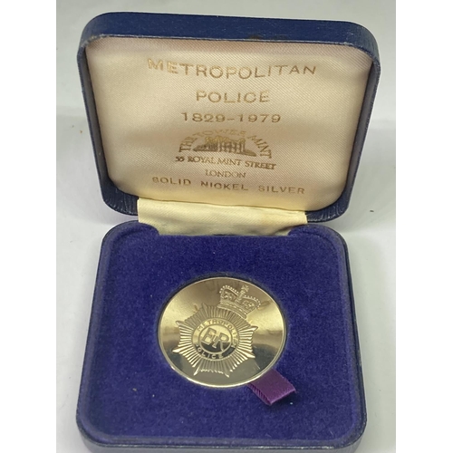 746 - A SILVER TOWER MINT METROPOLITAN POLICE 150TH ANNIVERSARY MEDAL IN A PRESENTATION BOX