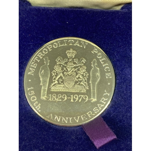 746 - A SILVER TOWER MINT METROPOLITAN POLICE 150TH ANNIVERSARY MEDAL IN A PRESENTATION BOX