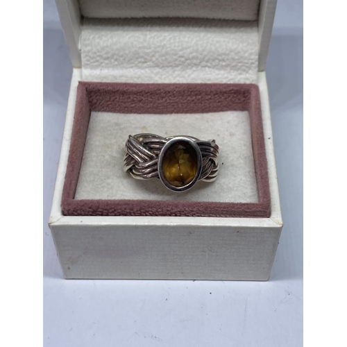 751 - A MARKED SILVER DRESS RING WITH A SMOKEY AMBER COLOURED STONE SIZE O IN A PRESENTATION BOX