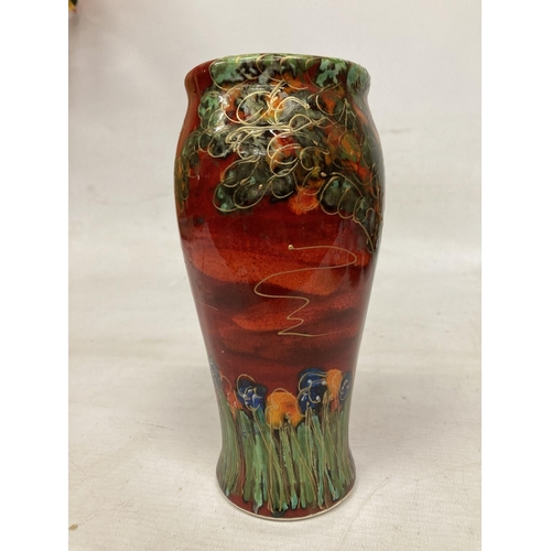 830 - AN ANITA HARRIS HAND PAINTED AND SIGNED IN GOLD FOX VASE