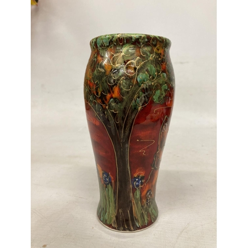 830 - AN ANITA HARRIS HAND PAINTED AND SIGNED IN GOLD FOX VASE