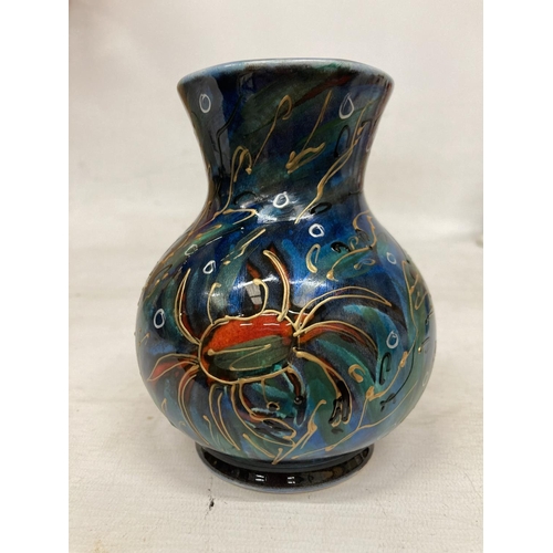 835 - AN ANITA HARRIS HAND PAINTED AND SIGNED IN GOLD CRAB VASE