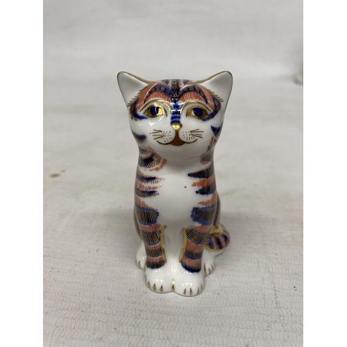 840 - A ROYAL CROWN DERBY SITTING CAT (FIRSTS)