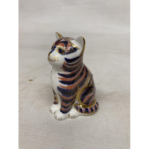 840 - A ROYAL CROWN DERBY SITTING CAT (FIRSTS)