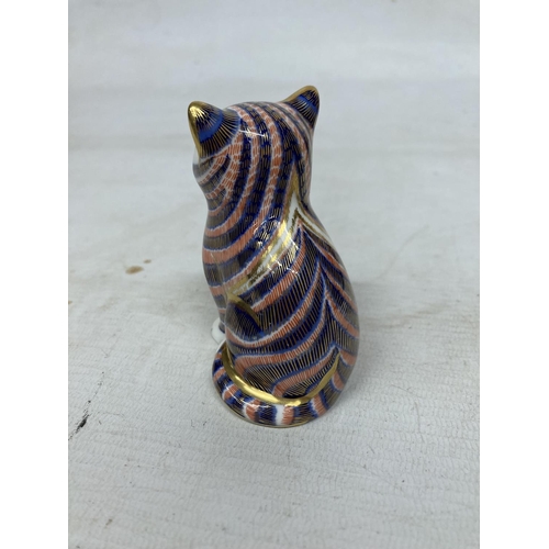 840 - A ROYAL CROWN DERBY SITTING CAT (FIRSTS)