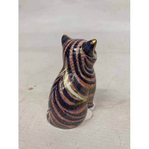 840 - A ROYAL CROWN DERBY SITTING CAT (FIRSTS)