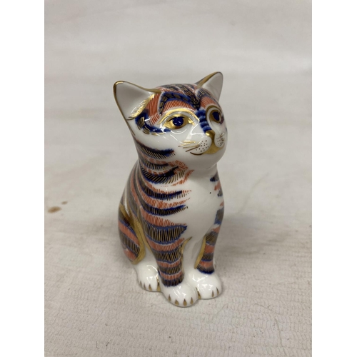 840 - A ROYAL CROWN DERBY SITTING CAT (FIRSTS)