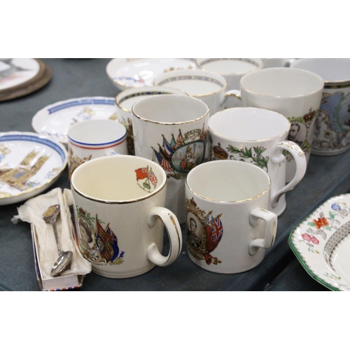 909 - A COLLECTION OF COMMEMORATIVE WARE TO INCLUDE SPODE, AYNSLEY, MUGS ETC PLUS A BOM-BOM DISH WITH A  T... 