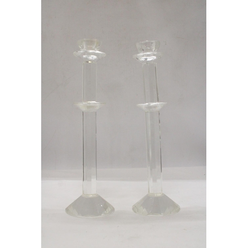 948 - A PAIR OF GLASS CANDLESTICKS, HEIGHT 34CM