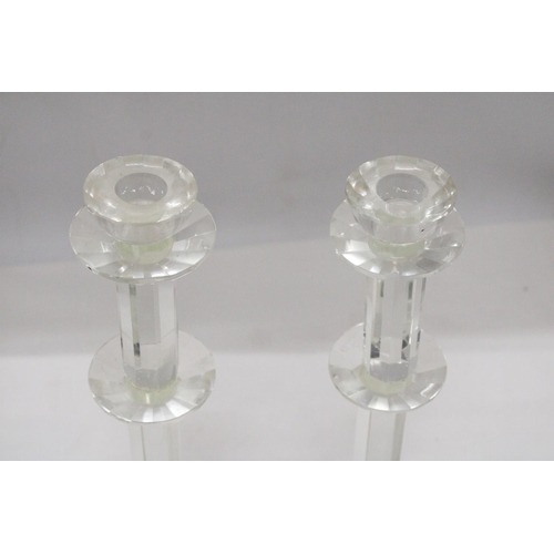 948 - A PAIR OF GLASS CANDLESTICKS, HEIGHT 34CM