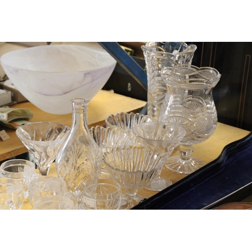 954 - A COLLECTION OF GLASSWARE TO INCLUDE VASES, CUPS, BOWLS, ETC