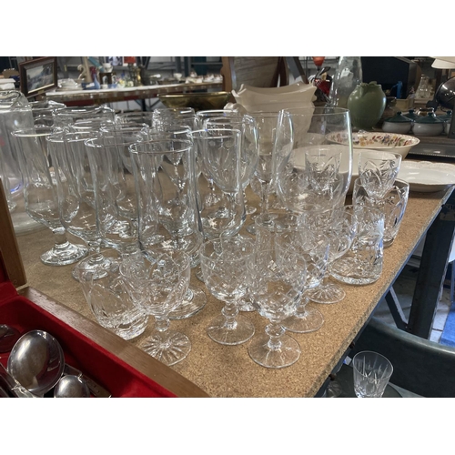 1057 - A QUANTITY OF GLASSES TO INCLUDE WINE, SHERRY, TUMBLERS, ETC